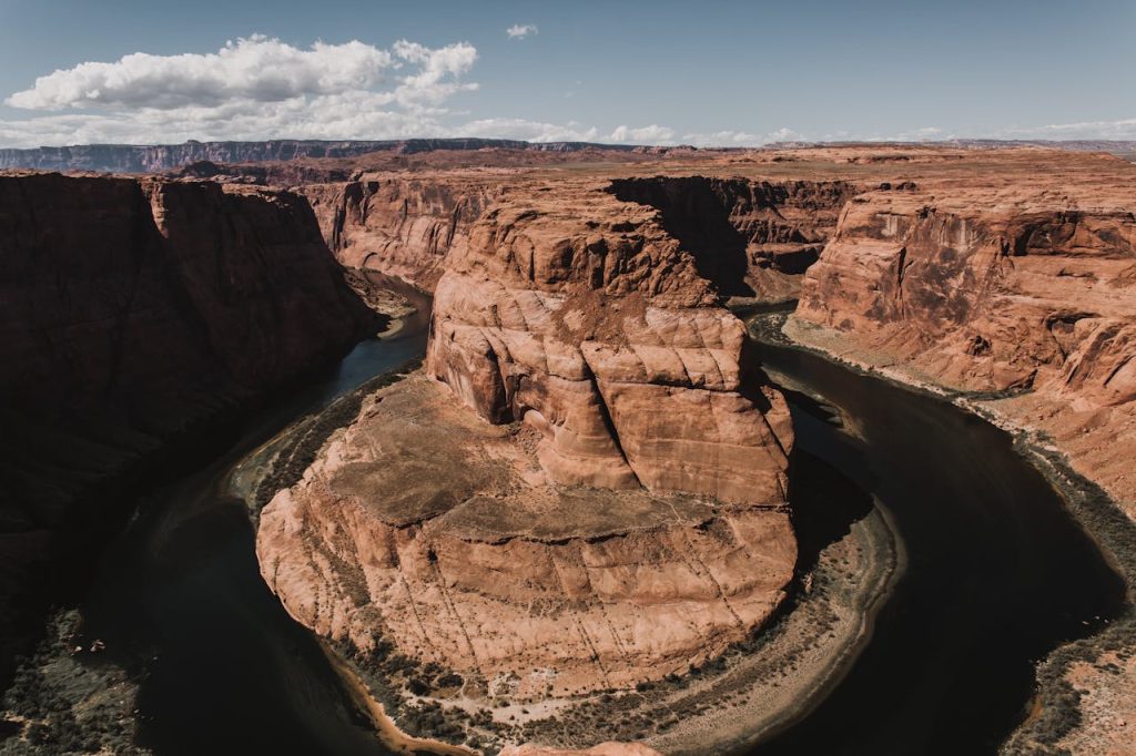 Discover the breathtaking Horseshoe Bend rock formation in Arizonas stunning landscape.